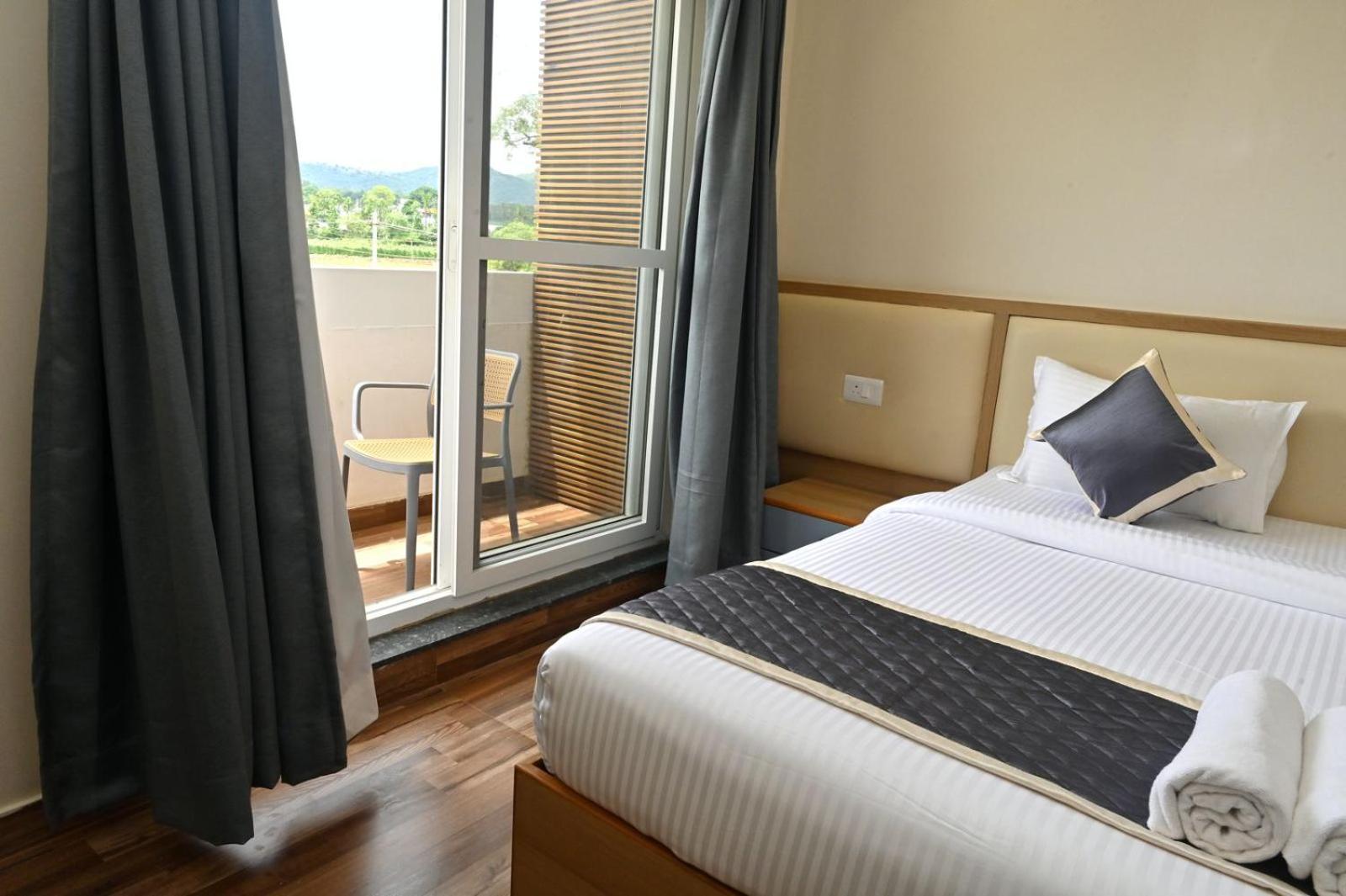 Hometown Sharu'S Inn A Luxury Hotel Chikmagalur Exterior photo